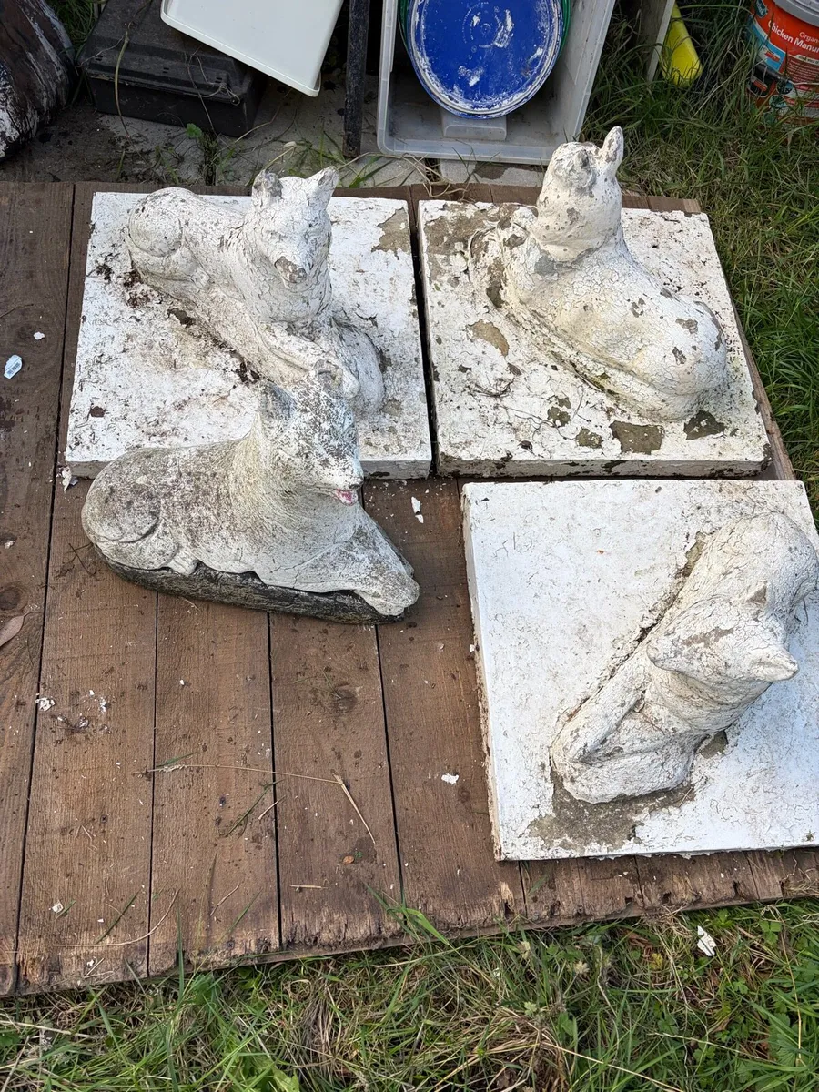 concrete pillar dog decor / garden statues - Image 1