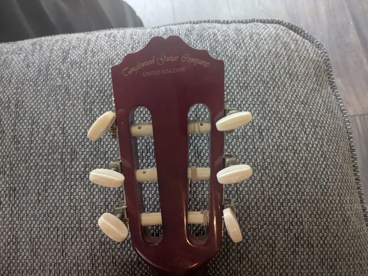 Red Conglewood acoustic guitar perfect condition - Image 4