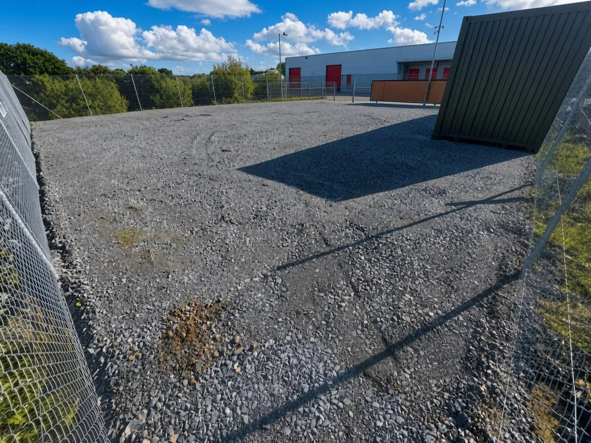 For Let/Lease secured yard - Image 3