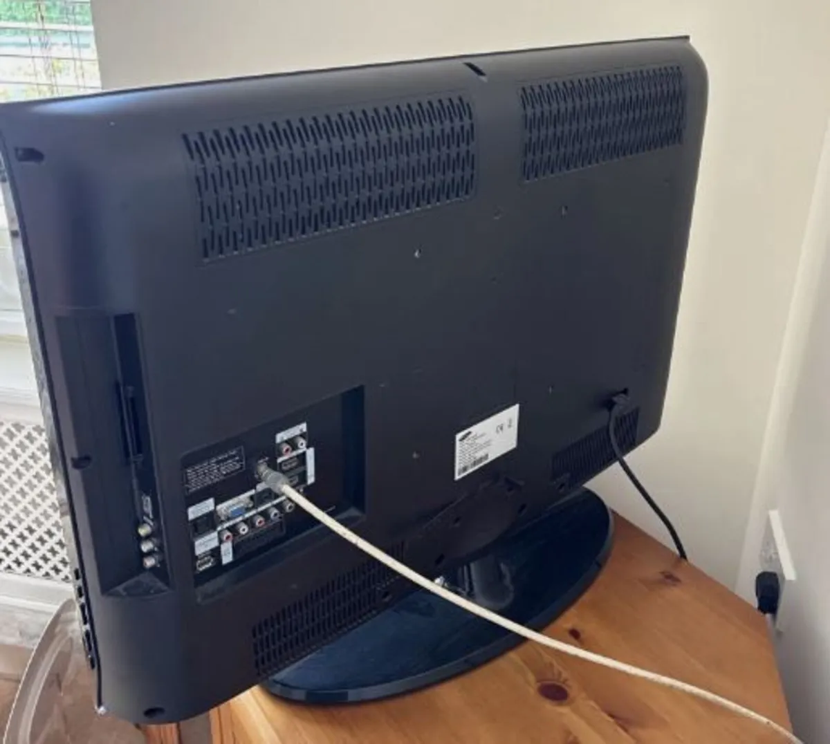 Samsung  32" LCD/HD Tv - Image 3