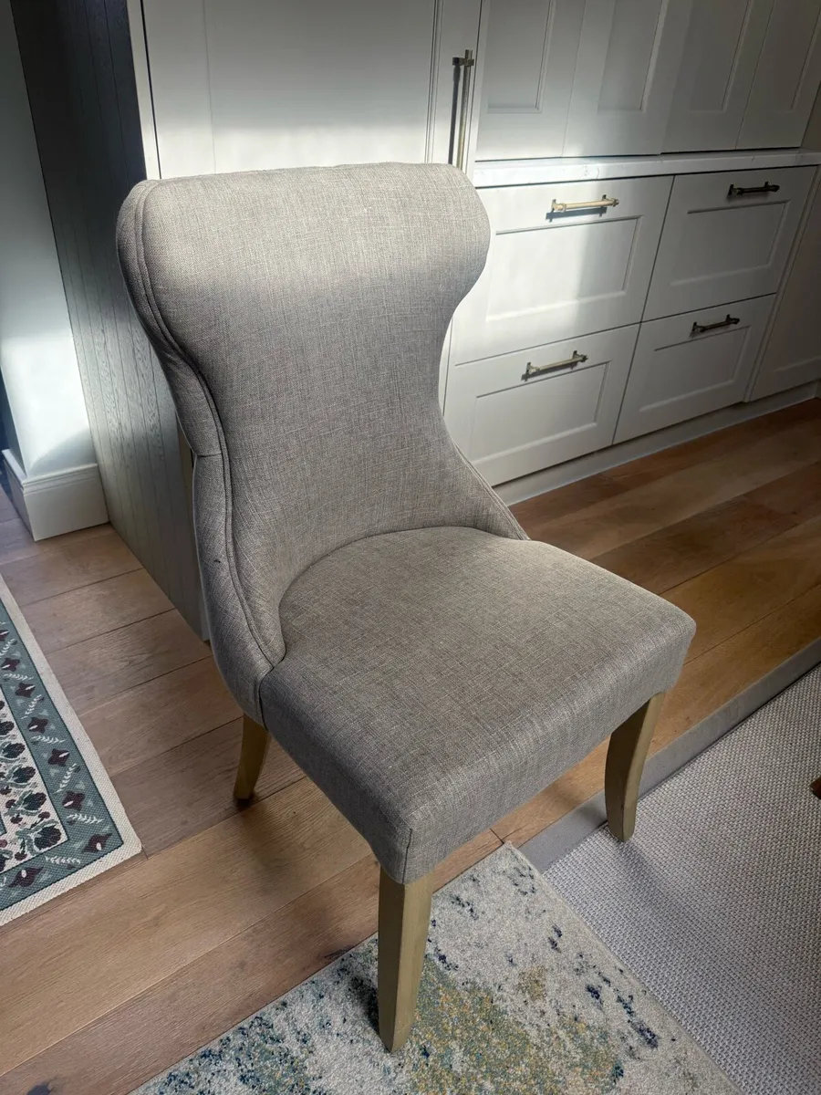8 Dining Chairs - Image 1