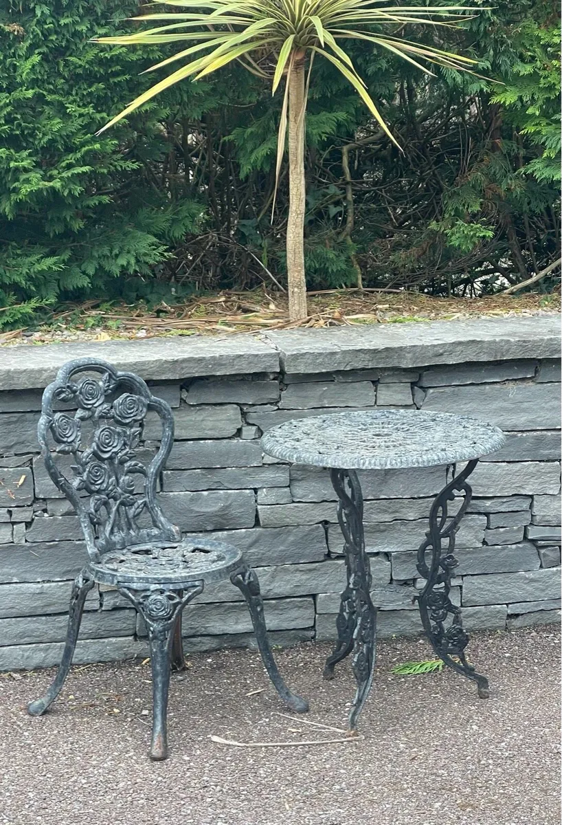 Beautiful Patio Bistro Cast Iron Table & Chair Set