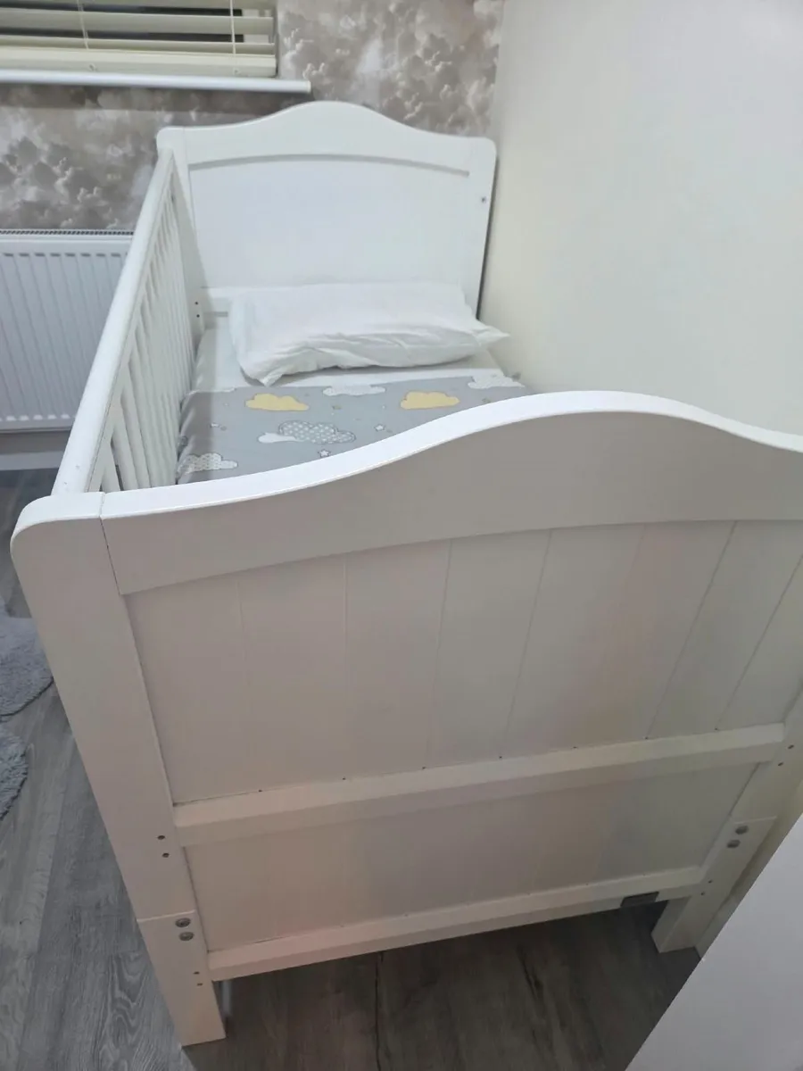 Cot/Bed - Image 1