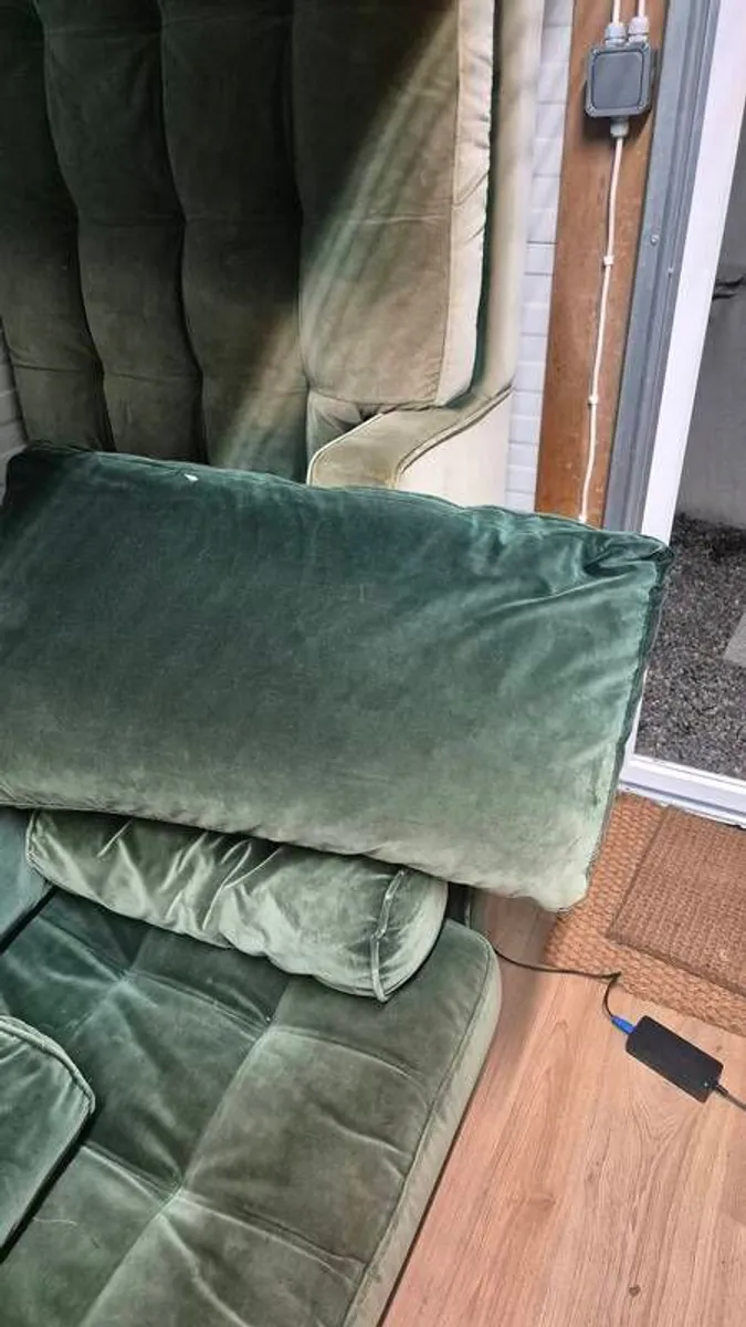 L shaped couch - good condition but sun faded - Image 3