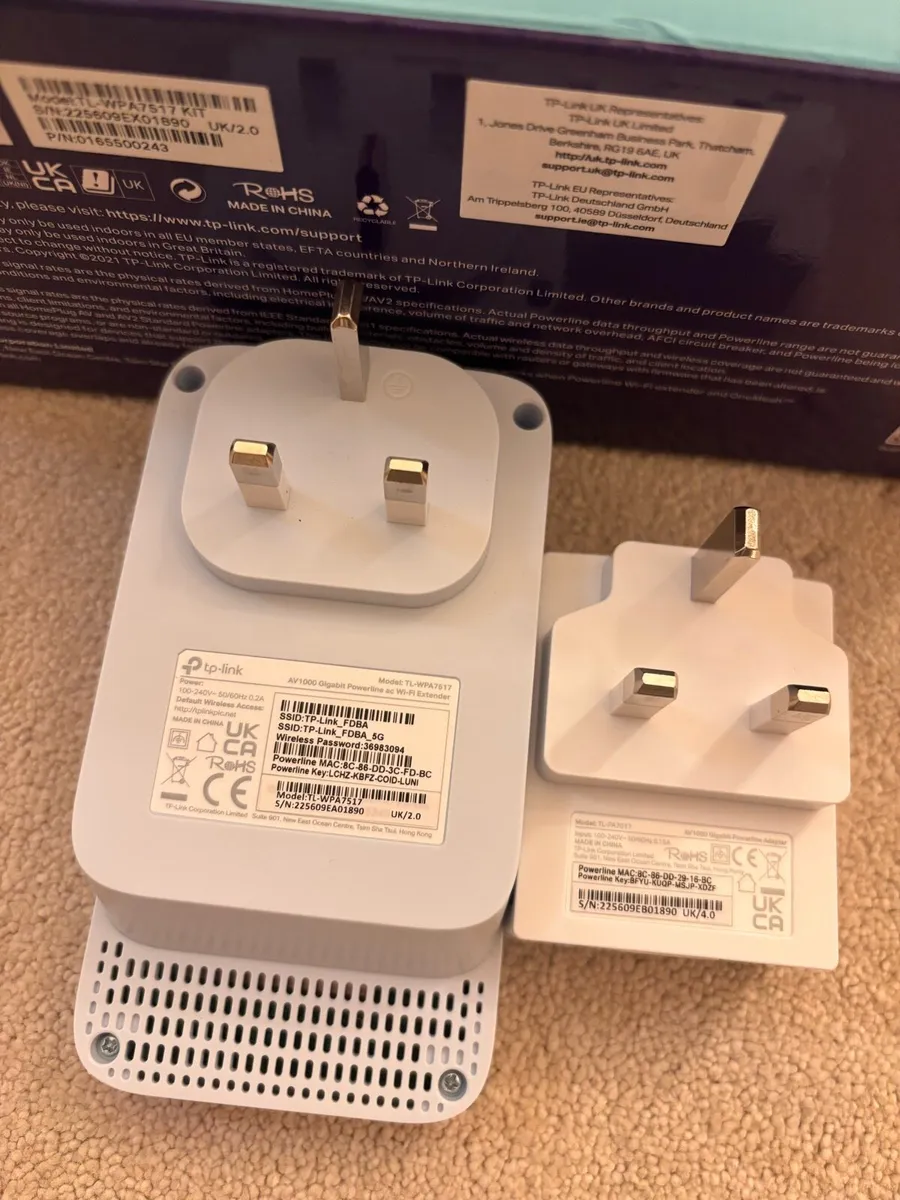 TP-Link AV1000 Gigabit Powerline Wi-Fi Extender - Image 3