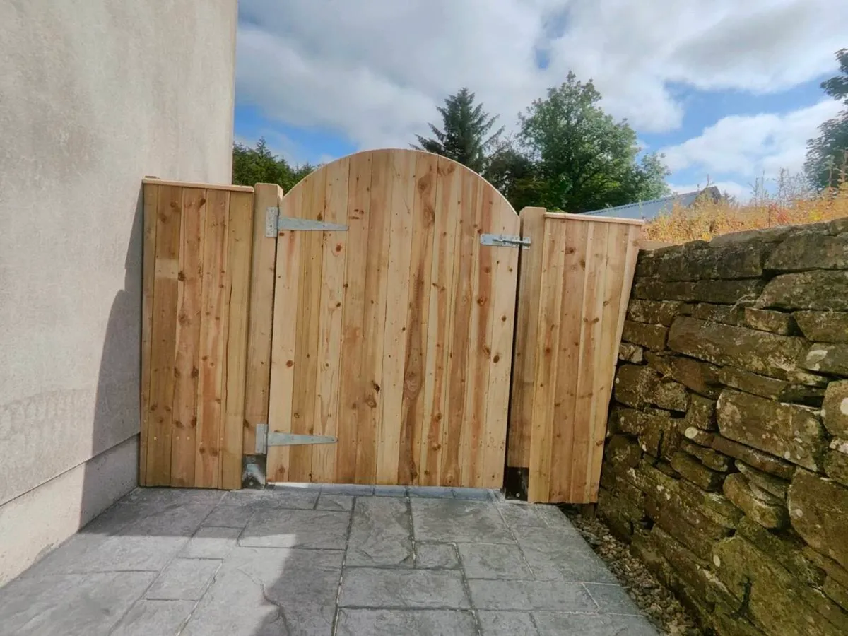 Side Entrance Gates - Image 2