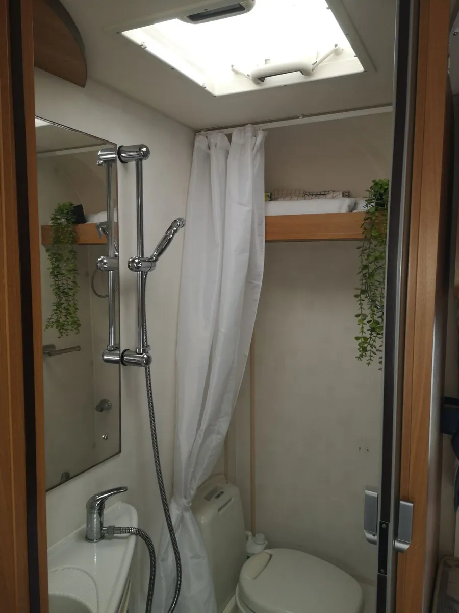Caravan - Image 2