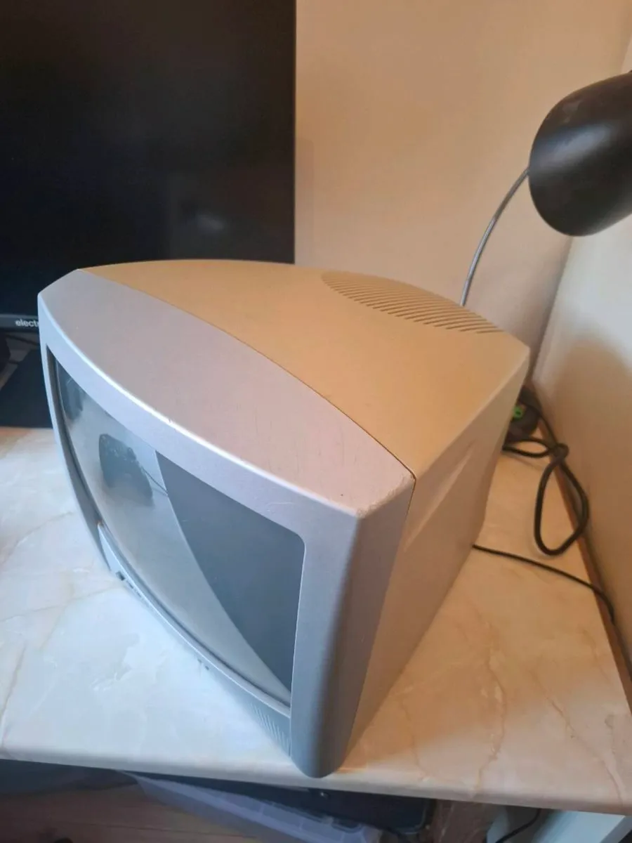 14" Powerpoint CRT TV - Image 4