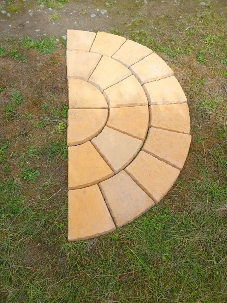 paving slabs circular , riven