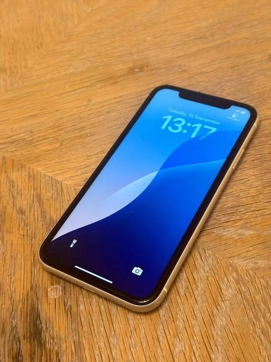 iPhone 11 64GB in White. - Image 1