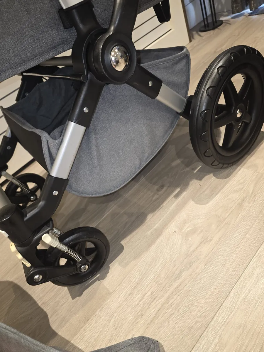 Immacylaye Bugaboo Cameleon with car seat and isof - Image 2