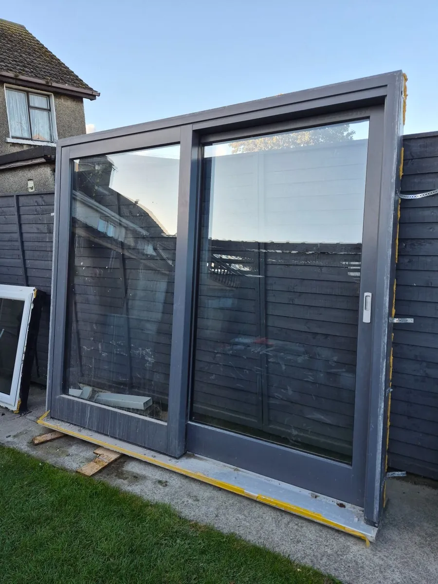 Back door of house - Image 2