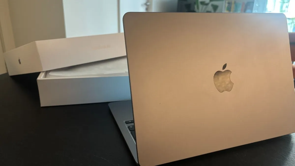 Macbook Air M3 2024 13" (warranty, receipt & box) - Image 2