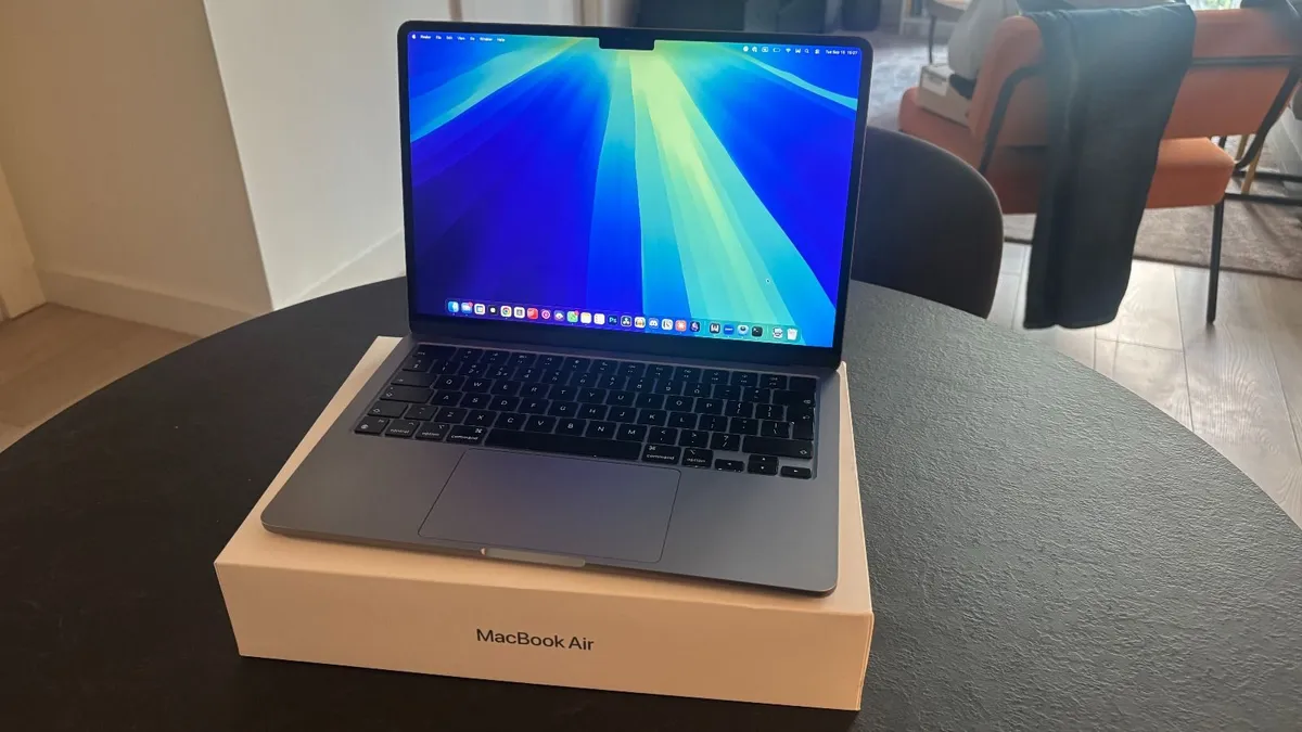 Macbook Air M3 2024 13" (warranty, receipt & box) - Image 3