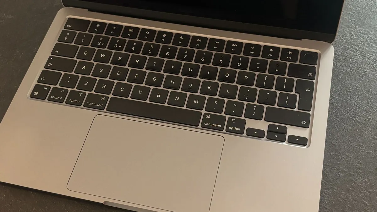 Macbook Air M3 2024 13" (warranty, receipt & box) - Image 4