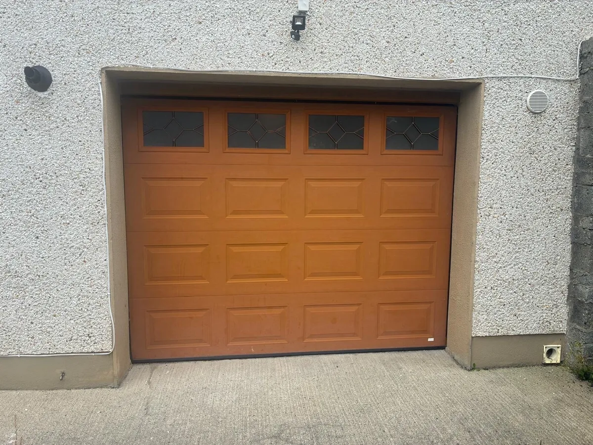 Electric insulated garage door - Image 2