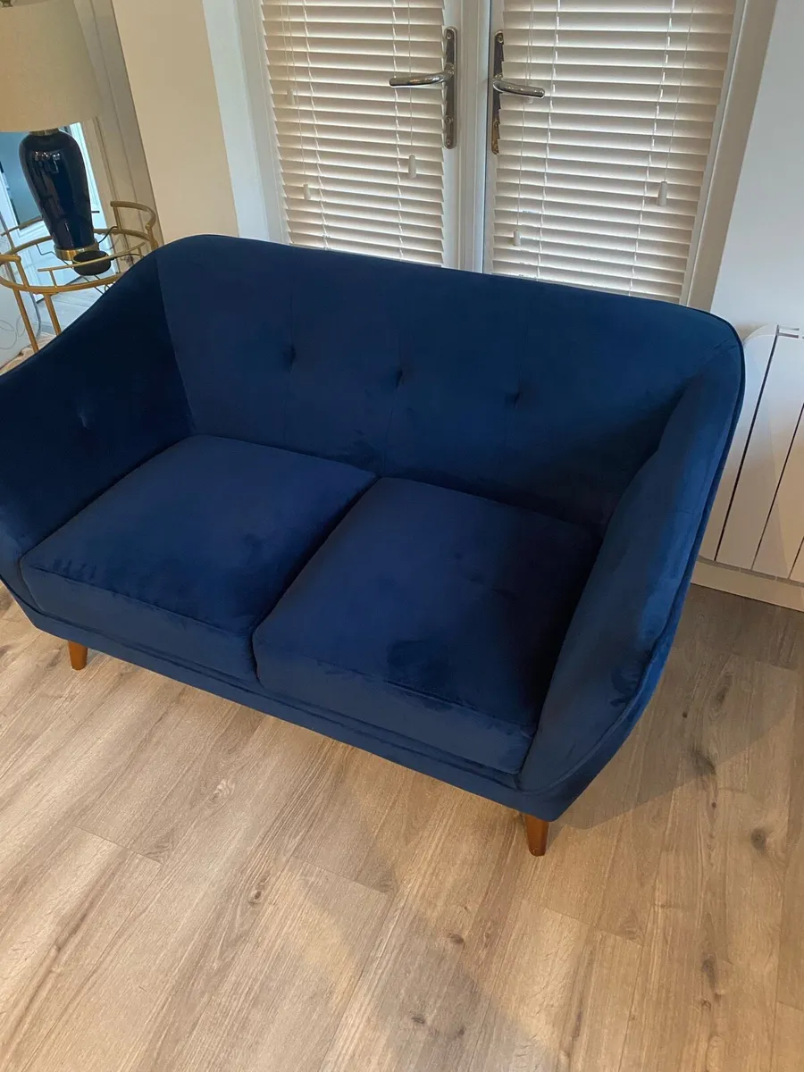 Gorgeous Two seater Couch - Image 1