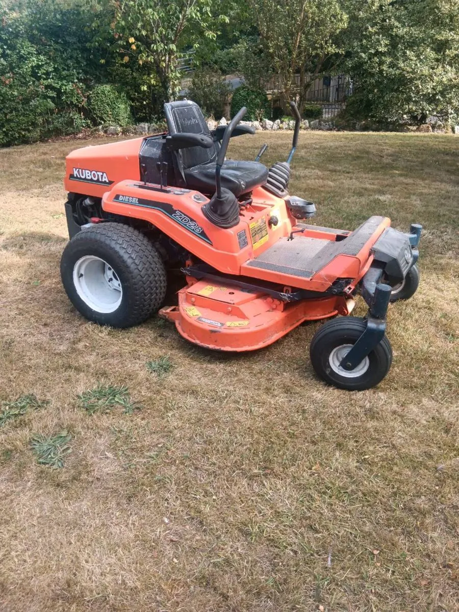 Zero turn kubota ZD28 - Image 1