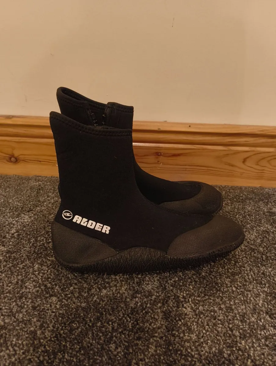 Alder Zipped Wetsuit boots and gloves - Image 2