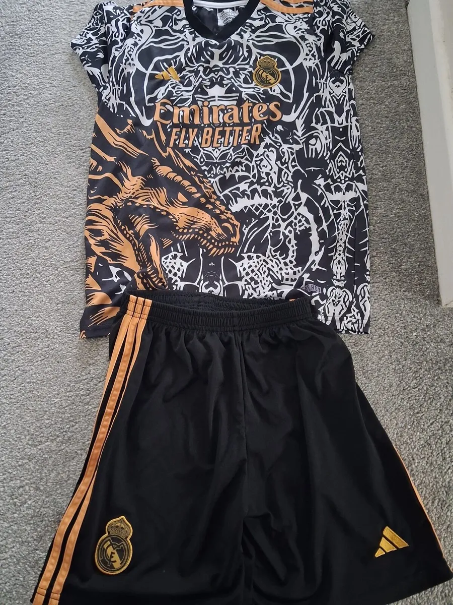 Bellingham sports kit 13-15 years old - Image 1
