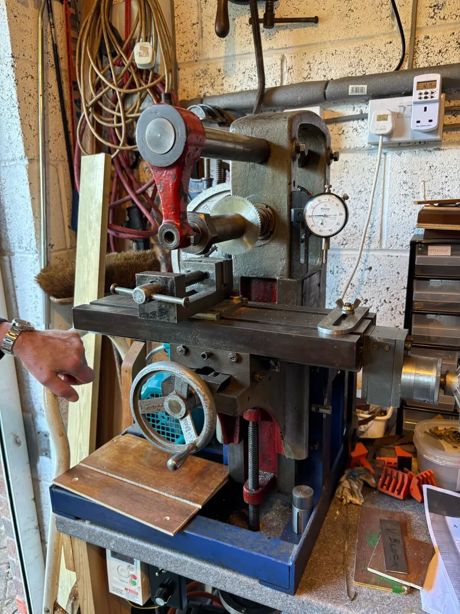 British HORIZONTAL MILLING MACHINE 240v - Image 1