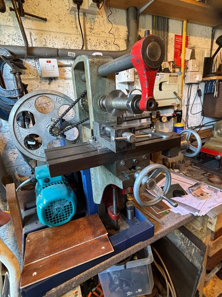 British HORIZONTAL MILLING MACHINE 240v - Image 2