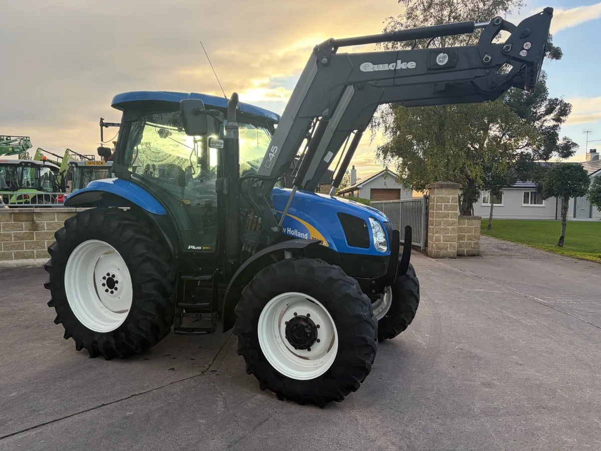 New Holland TS110A + loader - Image 2