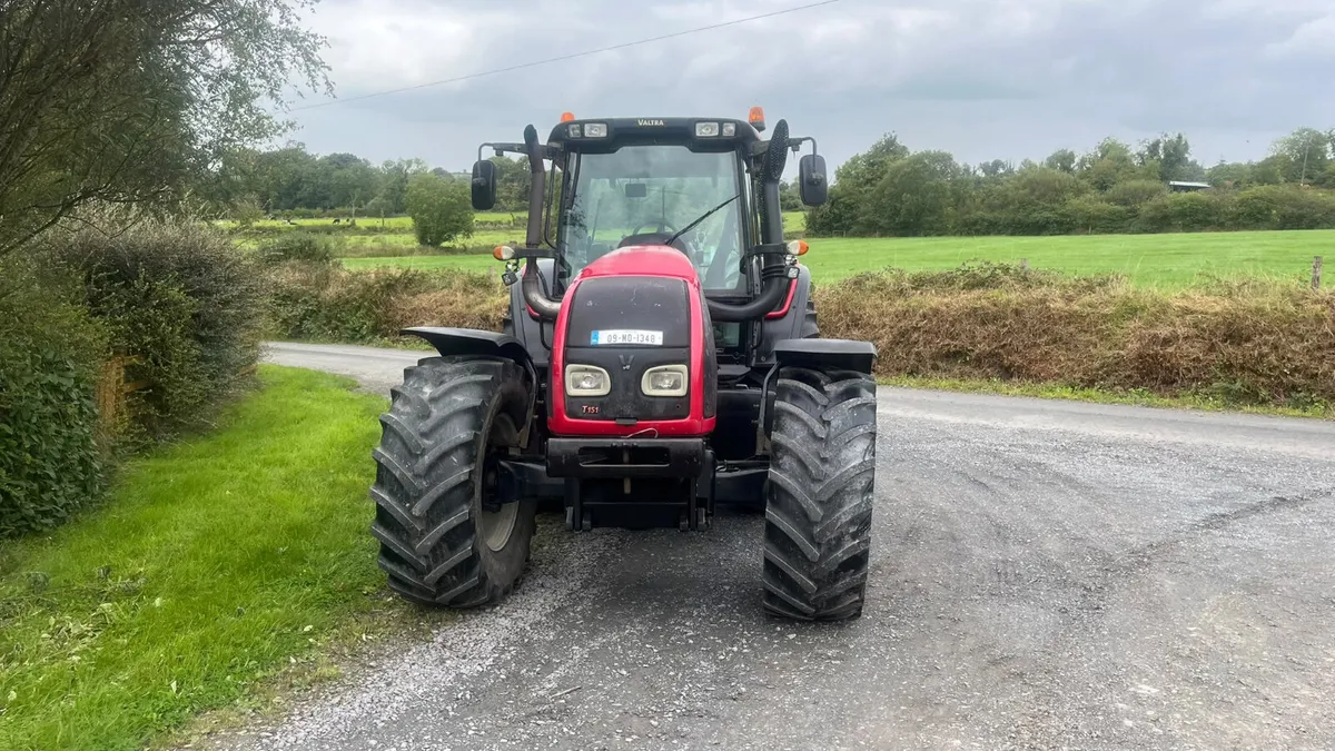 2009 valtra T151 - Image 2