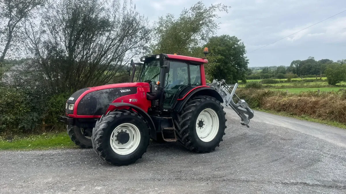 2009 valtra T151 - Image 4
