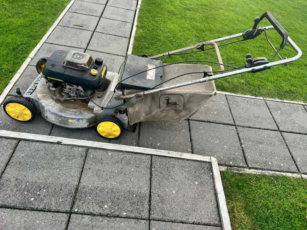 John Deere lawn mower - Image 2