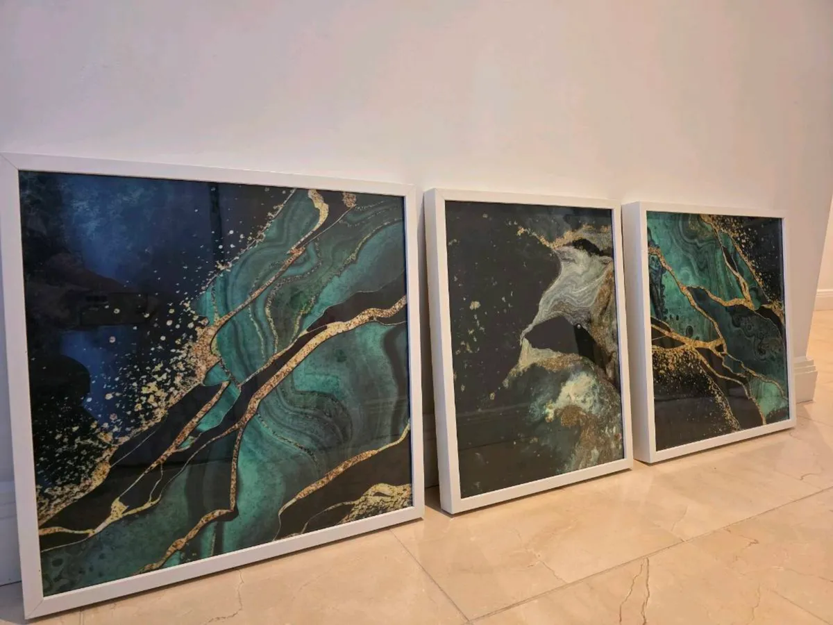 3 pictures 53x53cm middle one 53x43cm - Image 3
