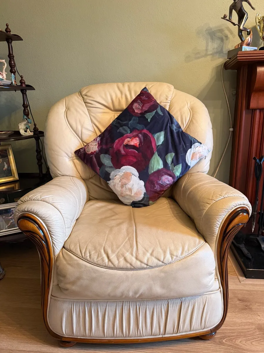 Couch & single seater - Image 4
