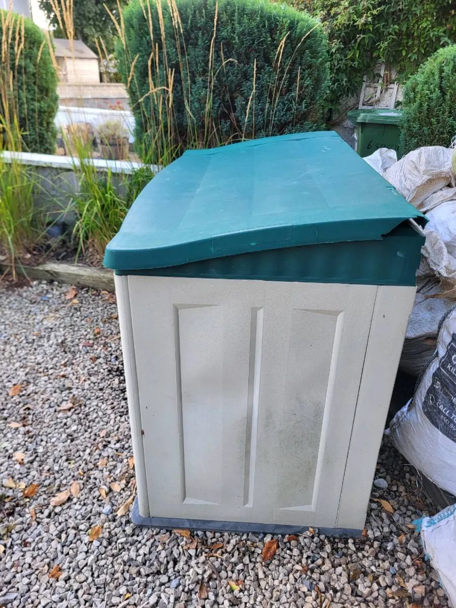 Keter 1200 Outdoor Storage Box - Image 2