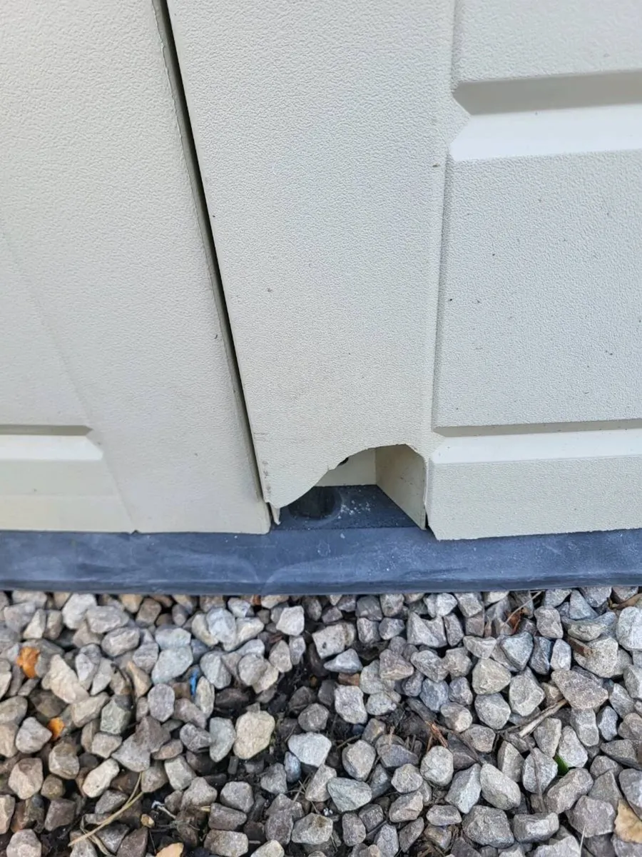 Keter 1200 Outdoor Storage Box - Image 3