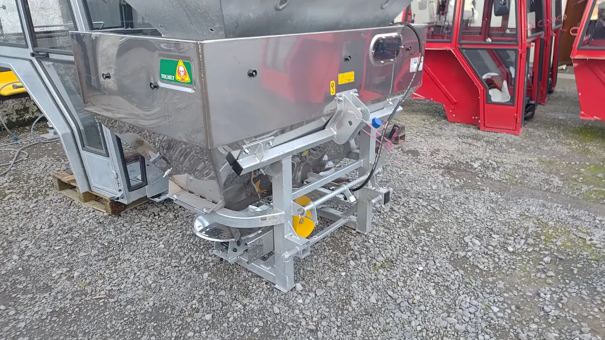 Tolmet fertiliser spreader - Image 4