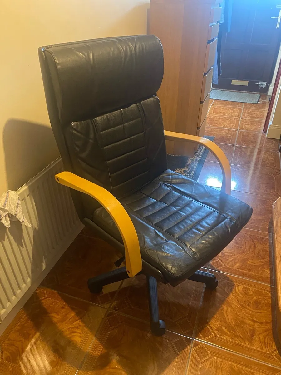 Office chair - Image 1