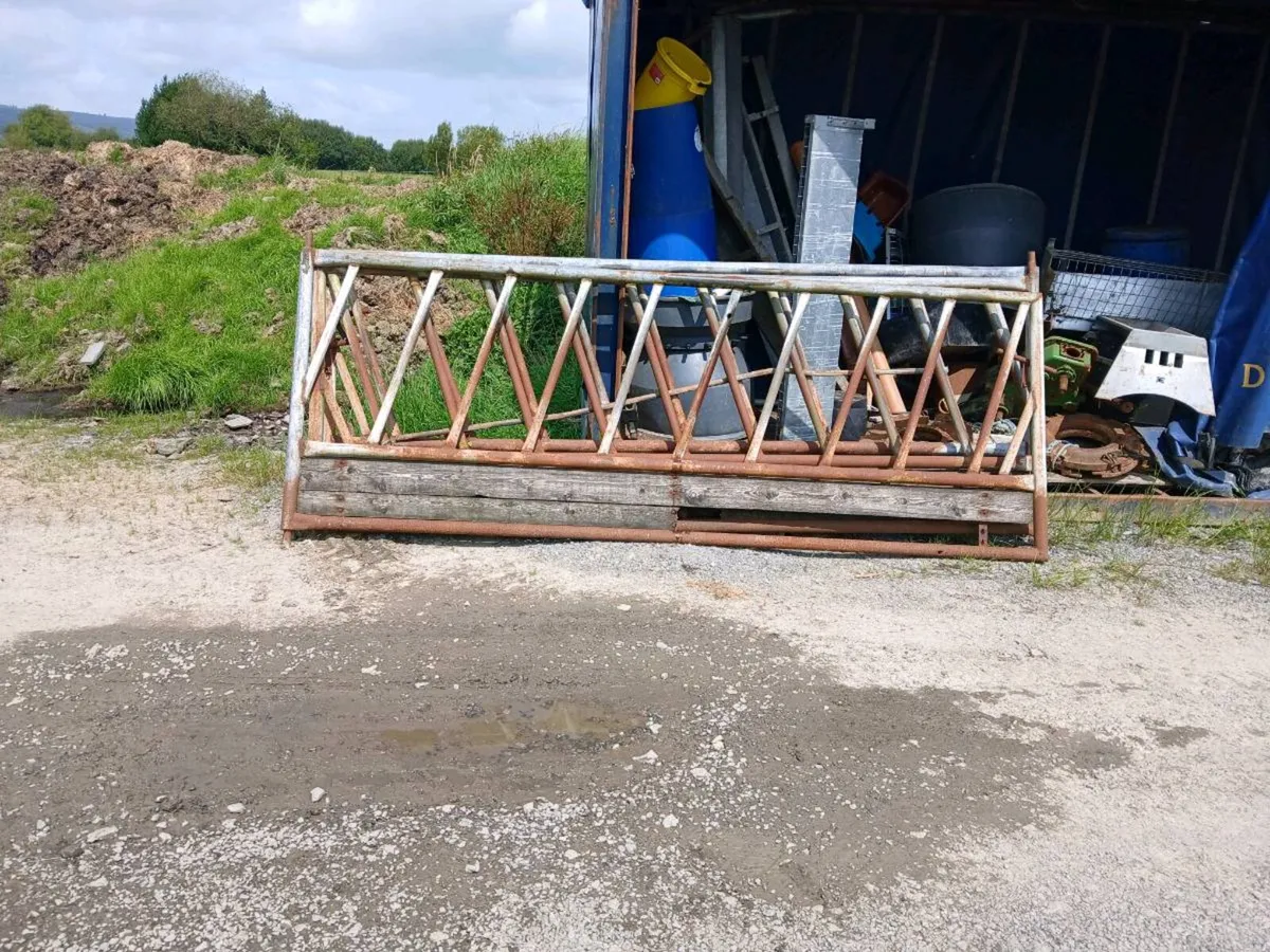 3 Feedind barrier gates - Image 2