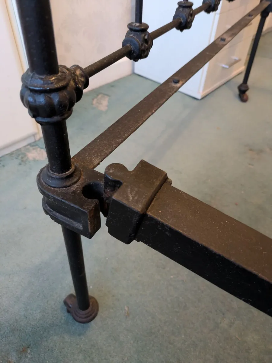 Metal bed - Image 2