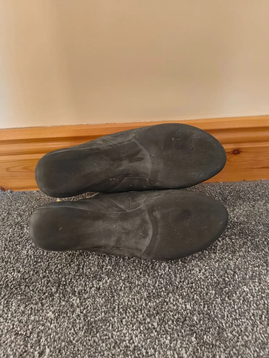 Climbing bouldering shoes size 7 - Image 4