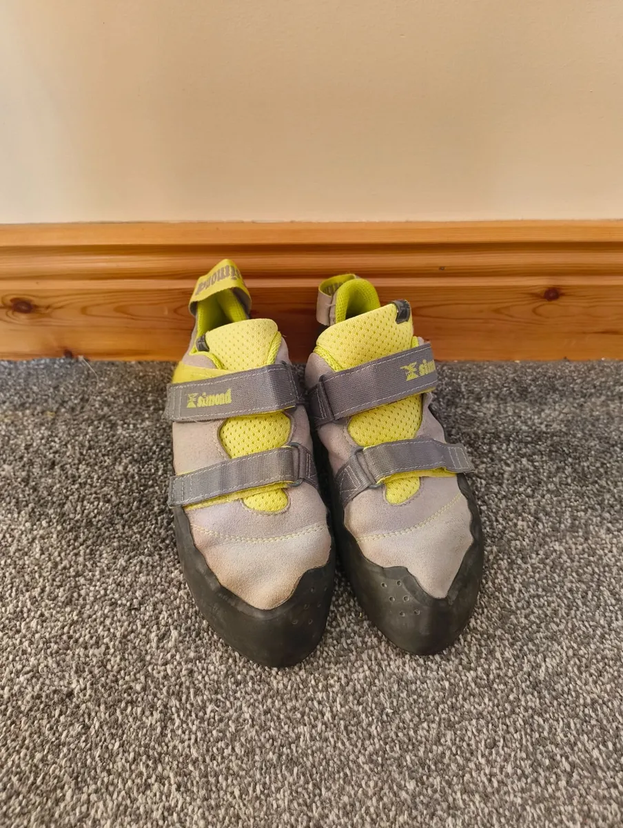 Climbing bouldering shoes size 7 - Image 1