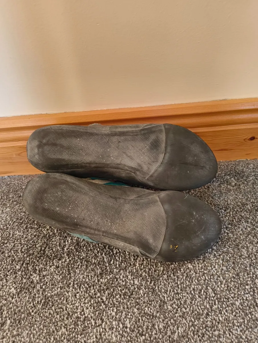 2 x Climbing bouldering shoes size 7 and 8 - Image 4