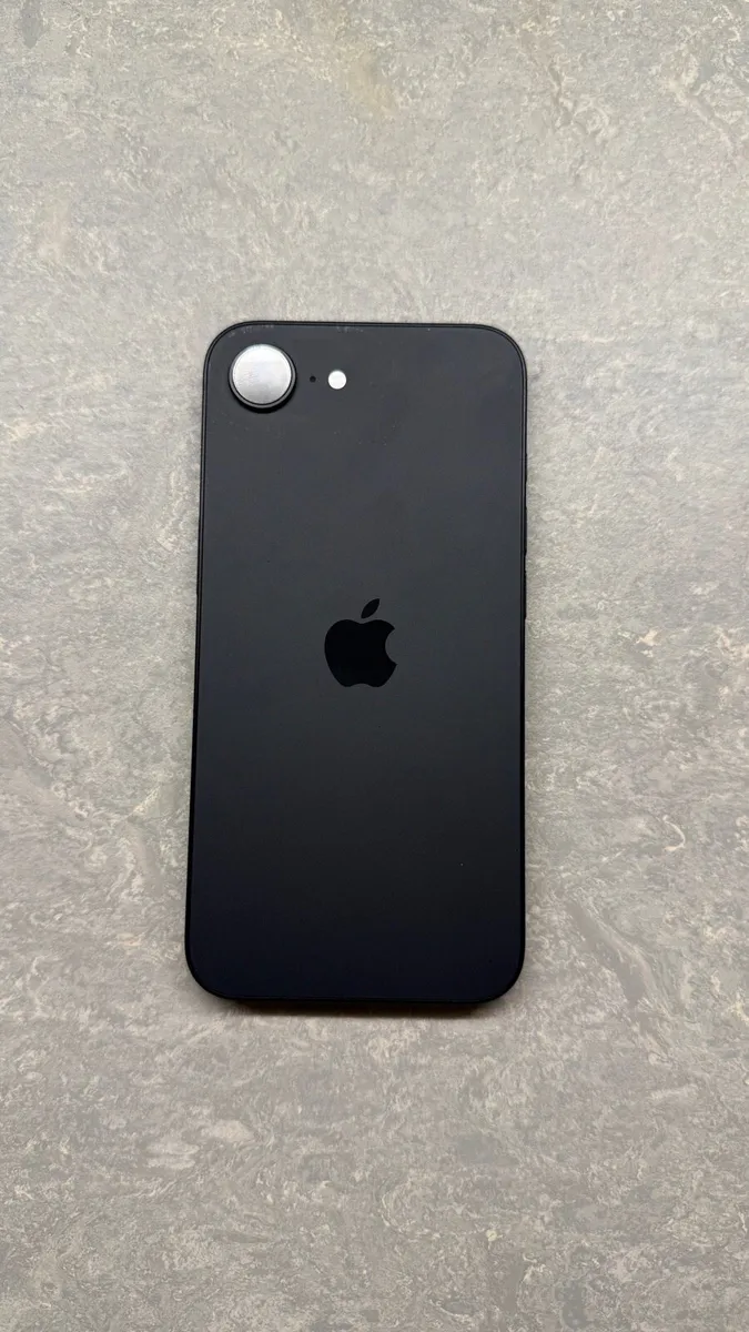 iPhone 16e 100% battery health almost Brand new - Image 1