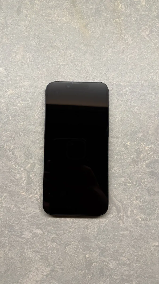 iPhone 16e 100% battery health almost Brand new - Image 2