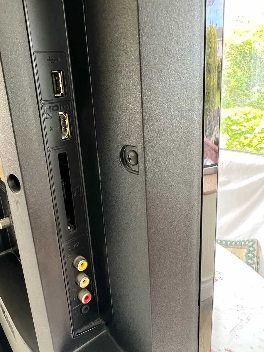 Sony 32” TV - Image 3
