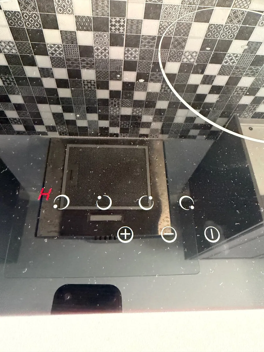 Ceramic hob - Image 1