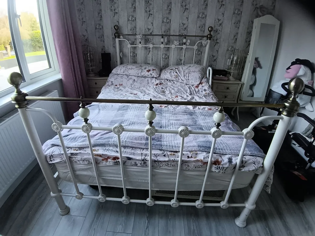 Bed - Image 2