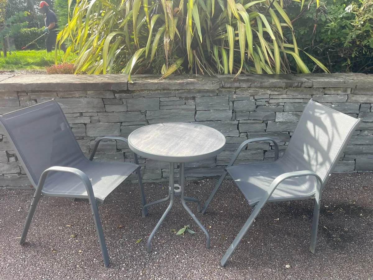 Beautiful Garden Patio Bistro Table & 2 Chairs Set