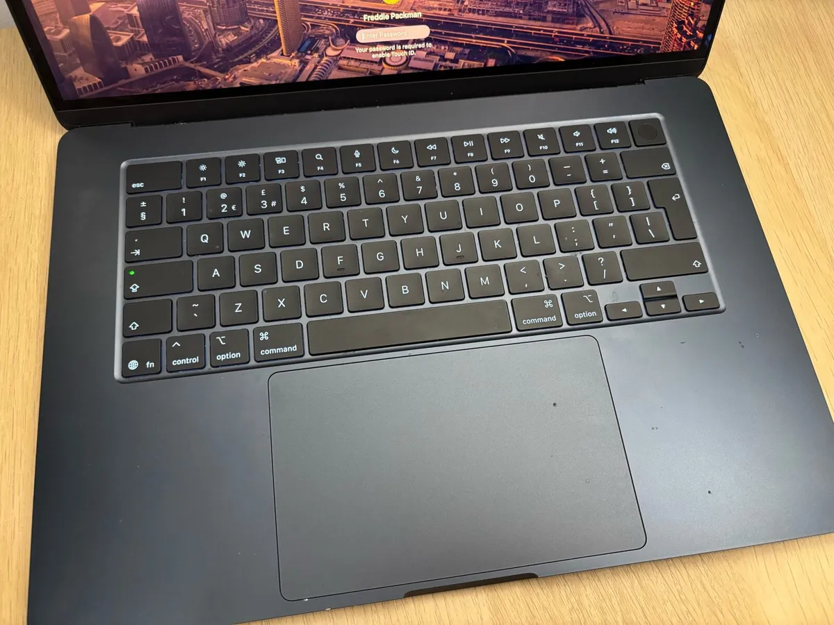 MacBook m4 15.6” - Image 3