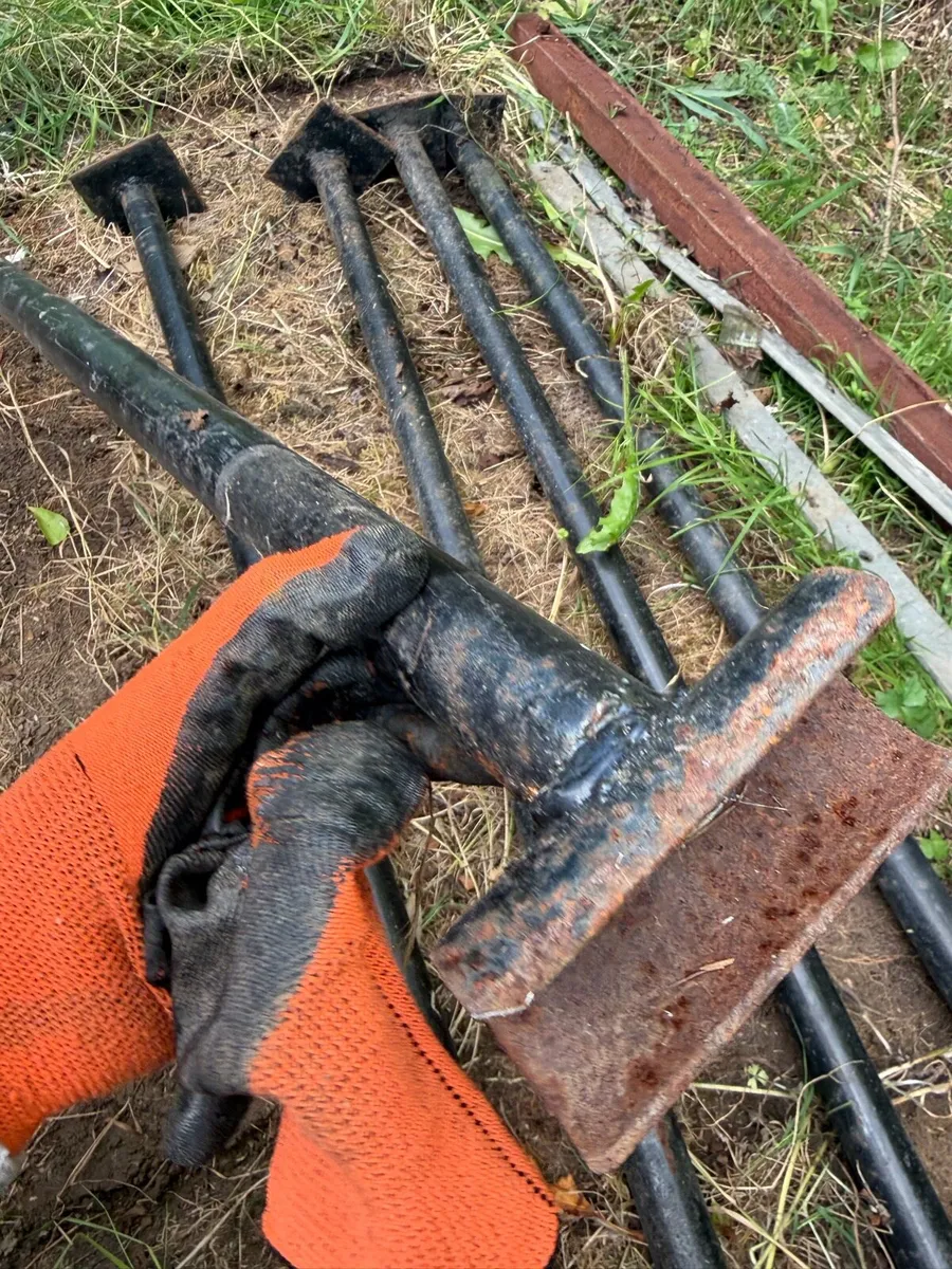 metal & metal supports for van etc - Image 3