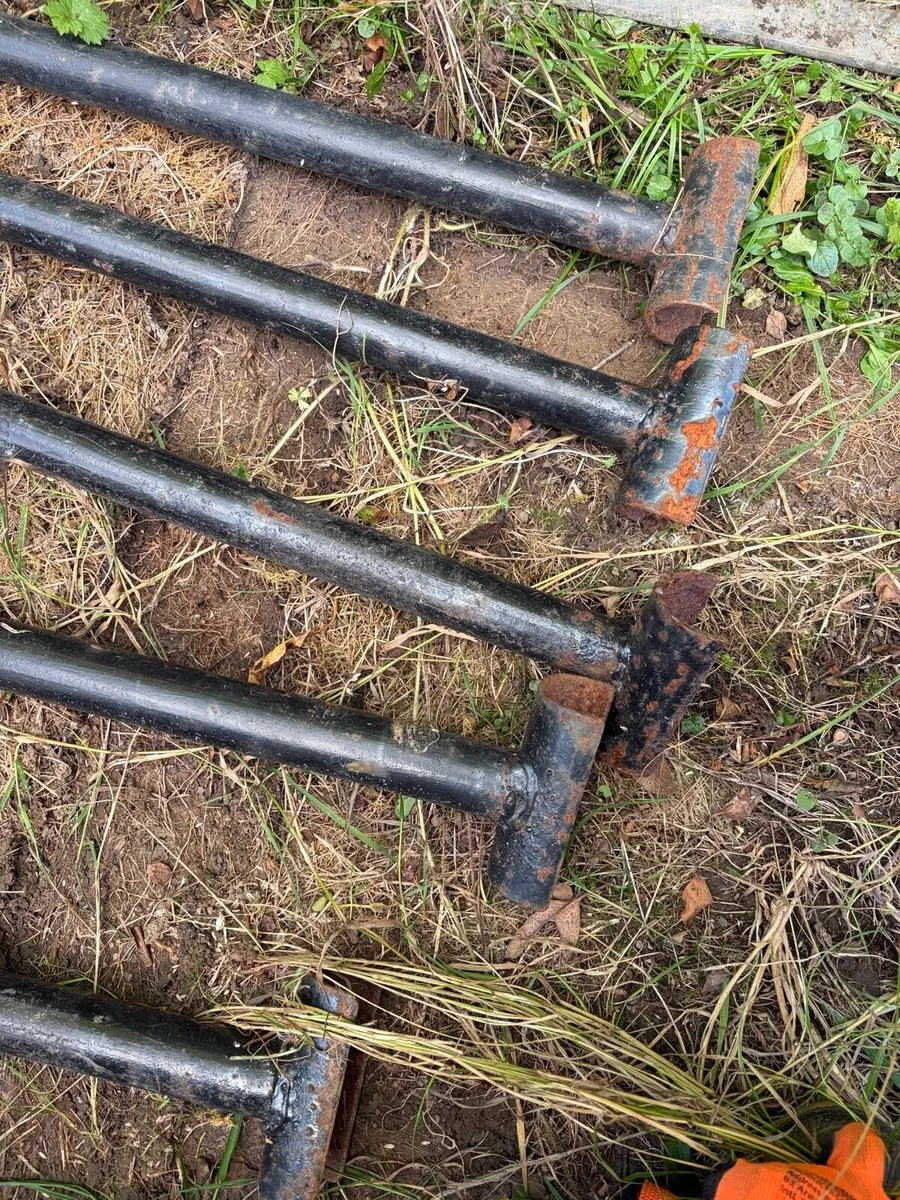 metal & metal supports for van etc - Image 2
